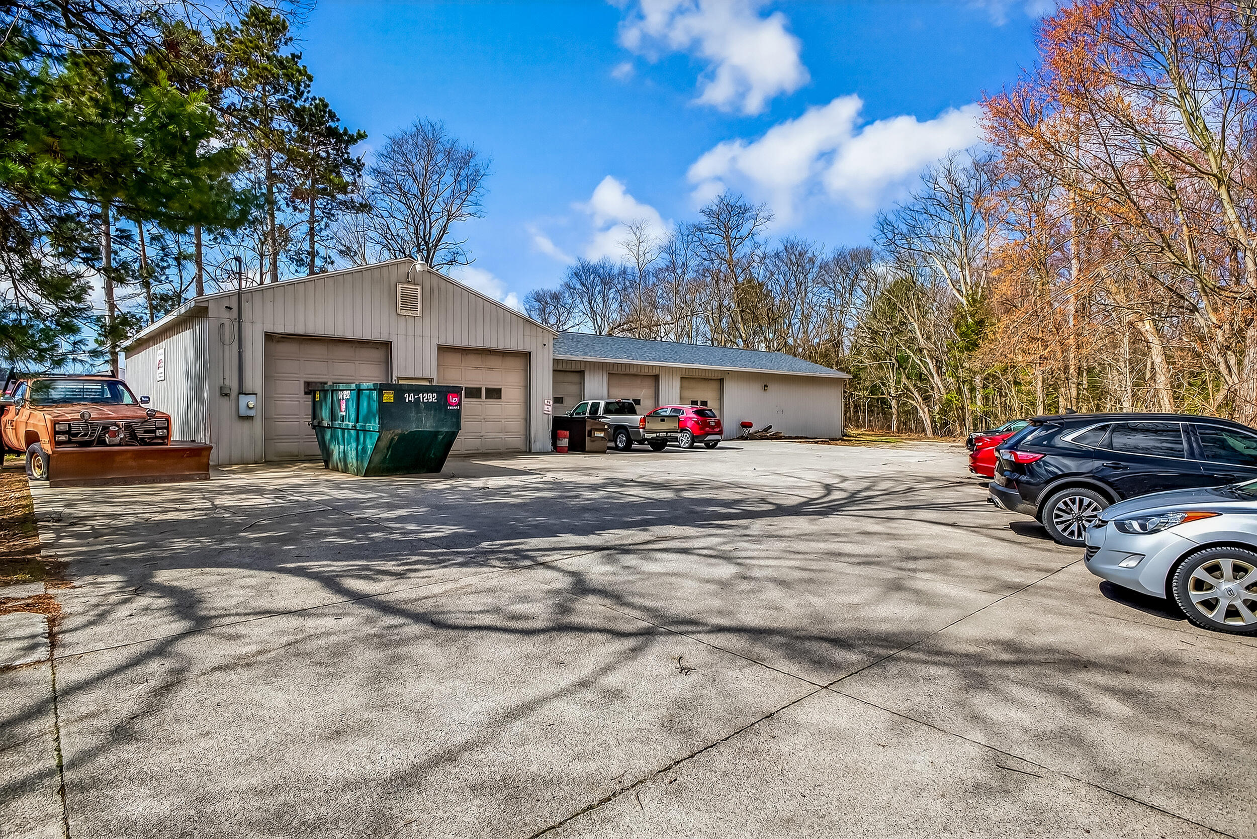2739 Holton Road