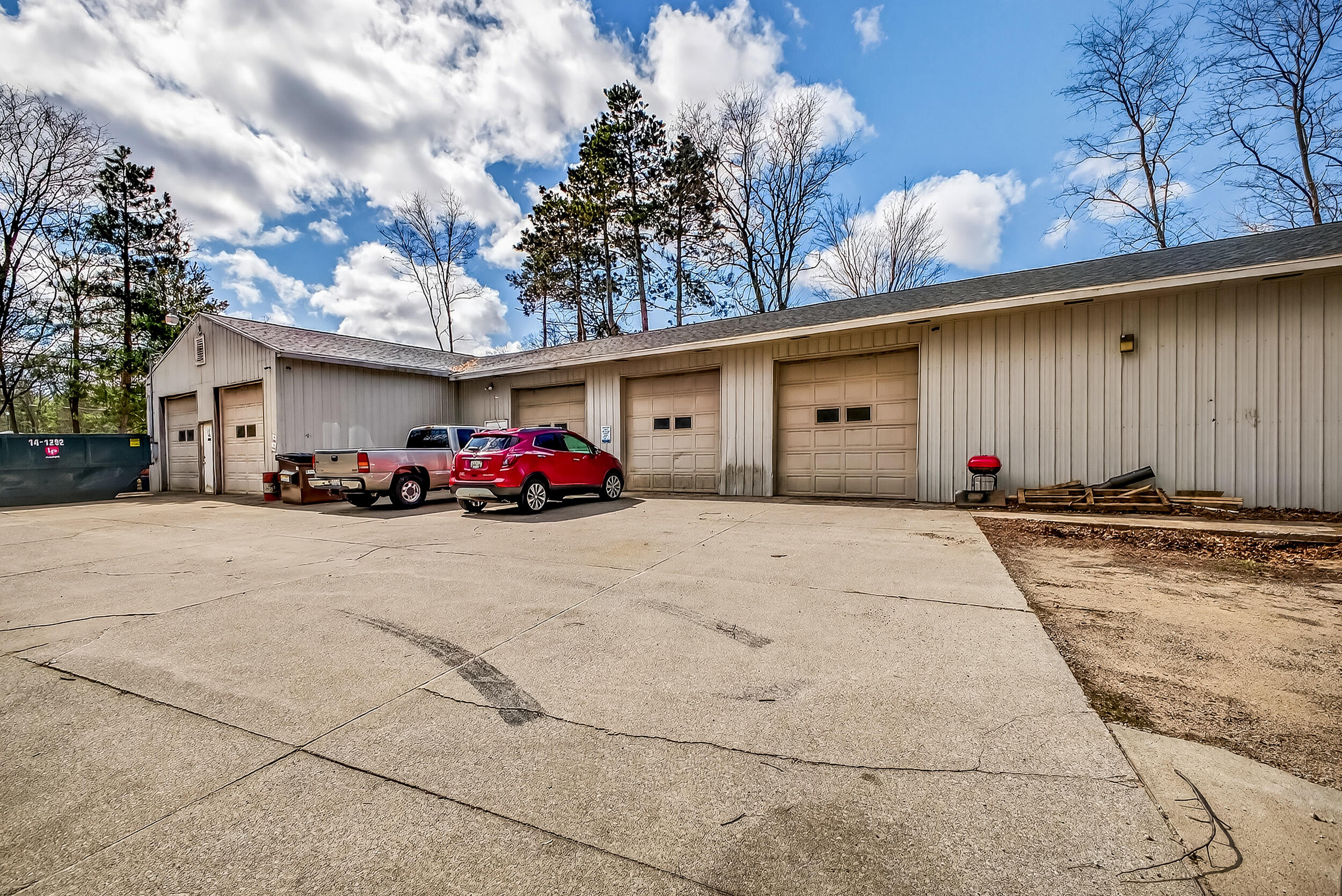 2739 Holton Road