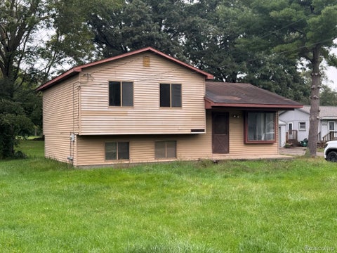 Tiny photo for 5705 Lake Grove Drive, White Lake Charter Township, MI 48383 (MLS # 20261083055)