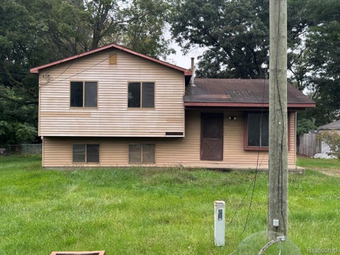 Photo of 5705 Lake Grove Drive, White Lake Charter Township, MI 48383 (MLS # 20261083055)