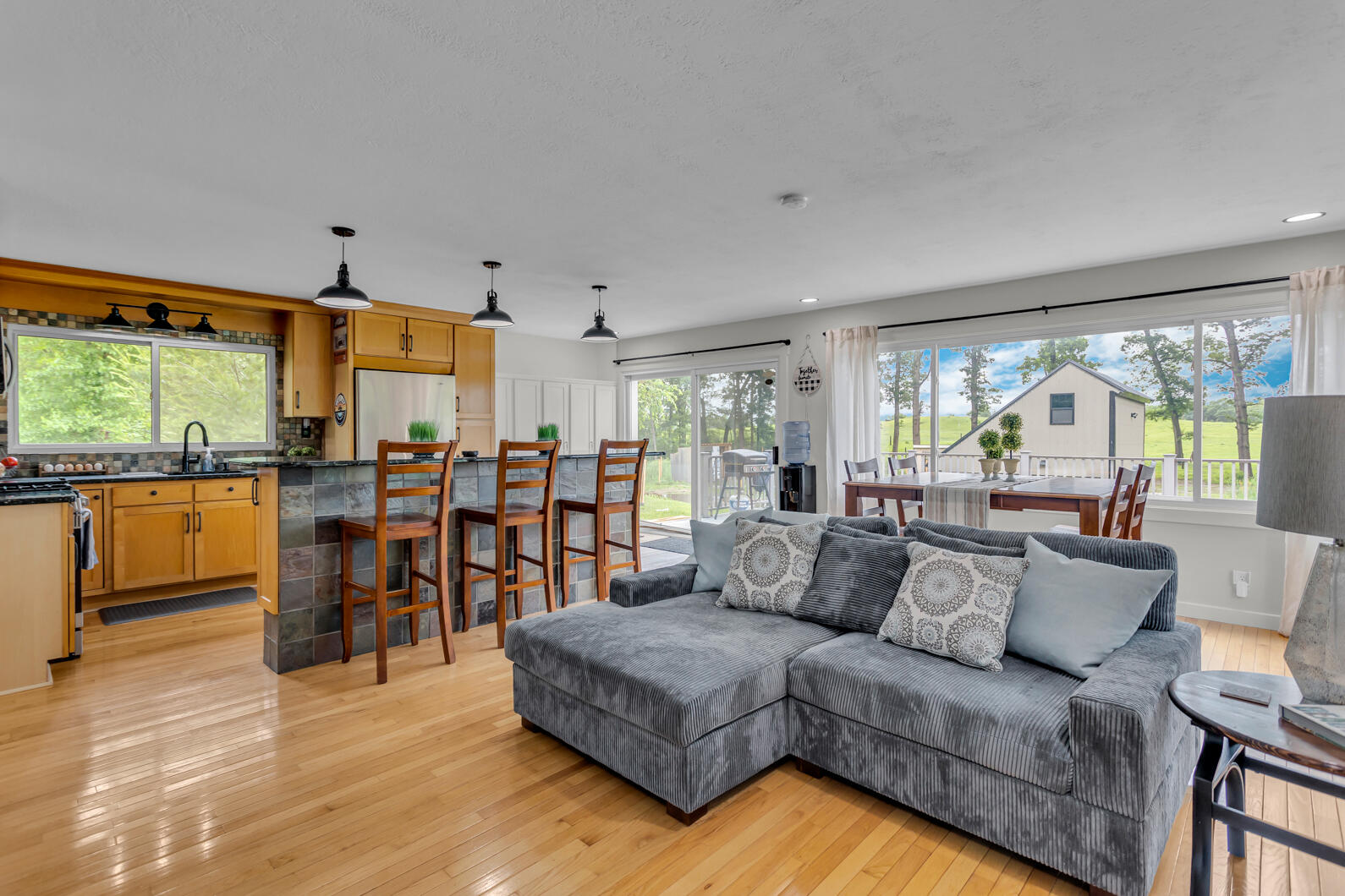 2200 Lindsey Road