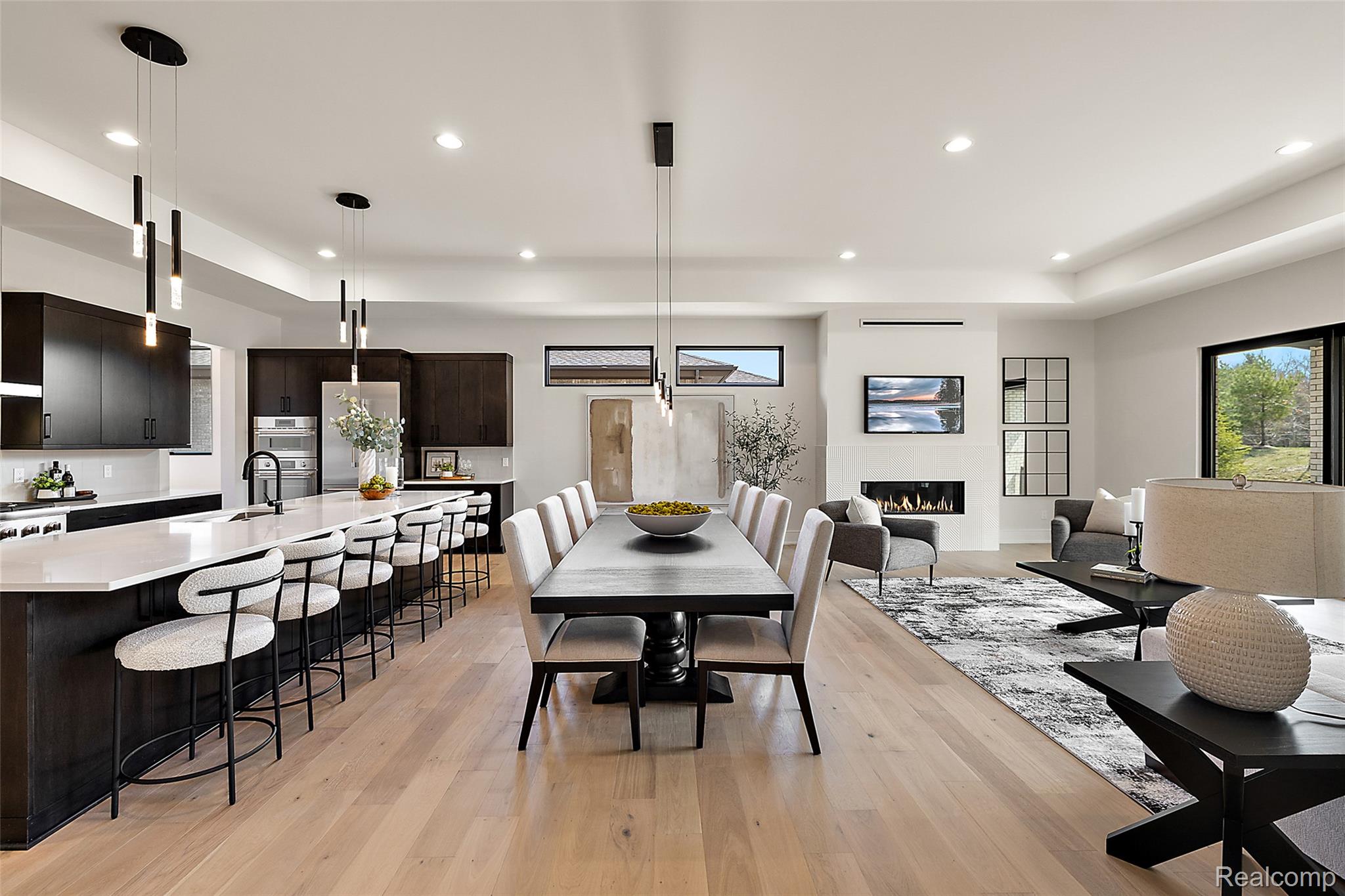 49588 VILLA Drive