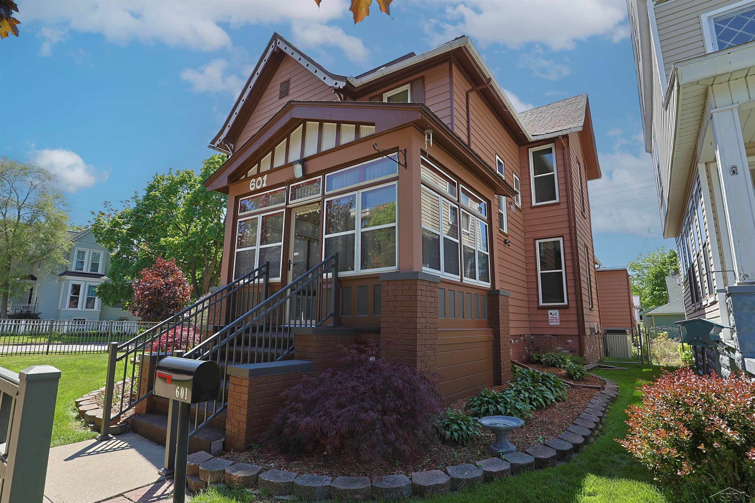 601 N Van Buren Street