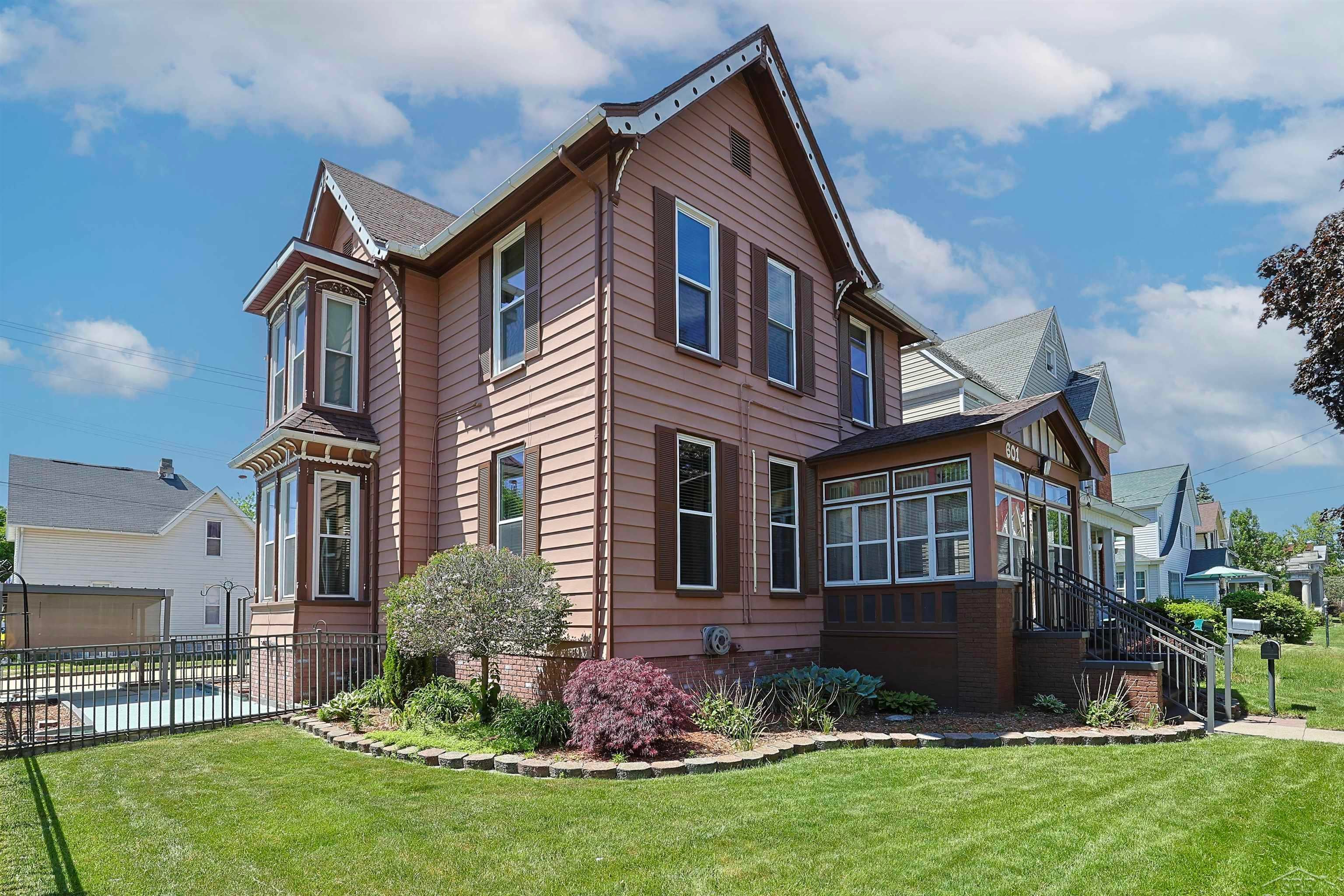 601 N Van Buren Street