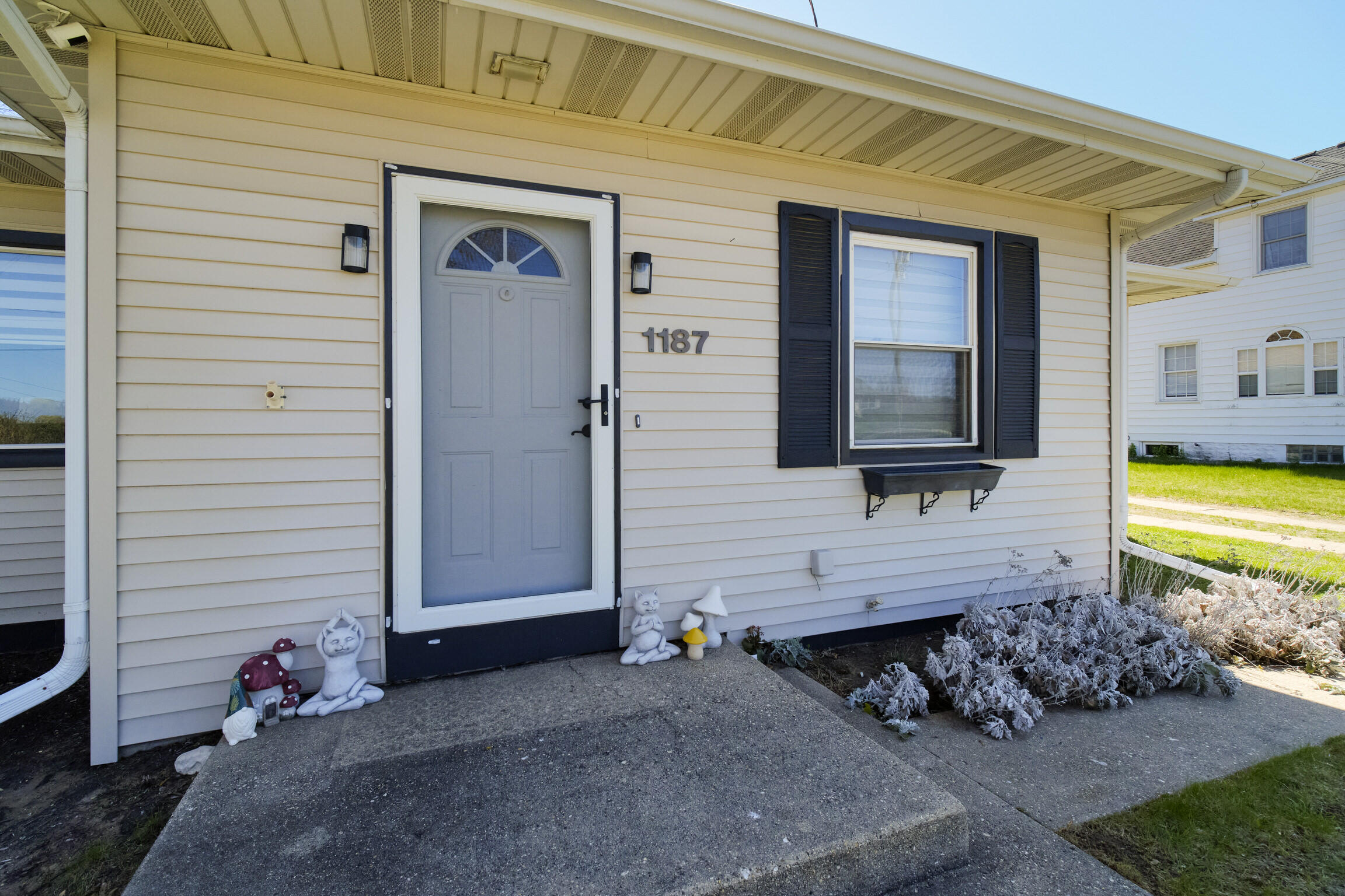 1187 Maple Road