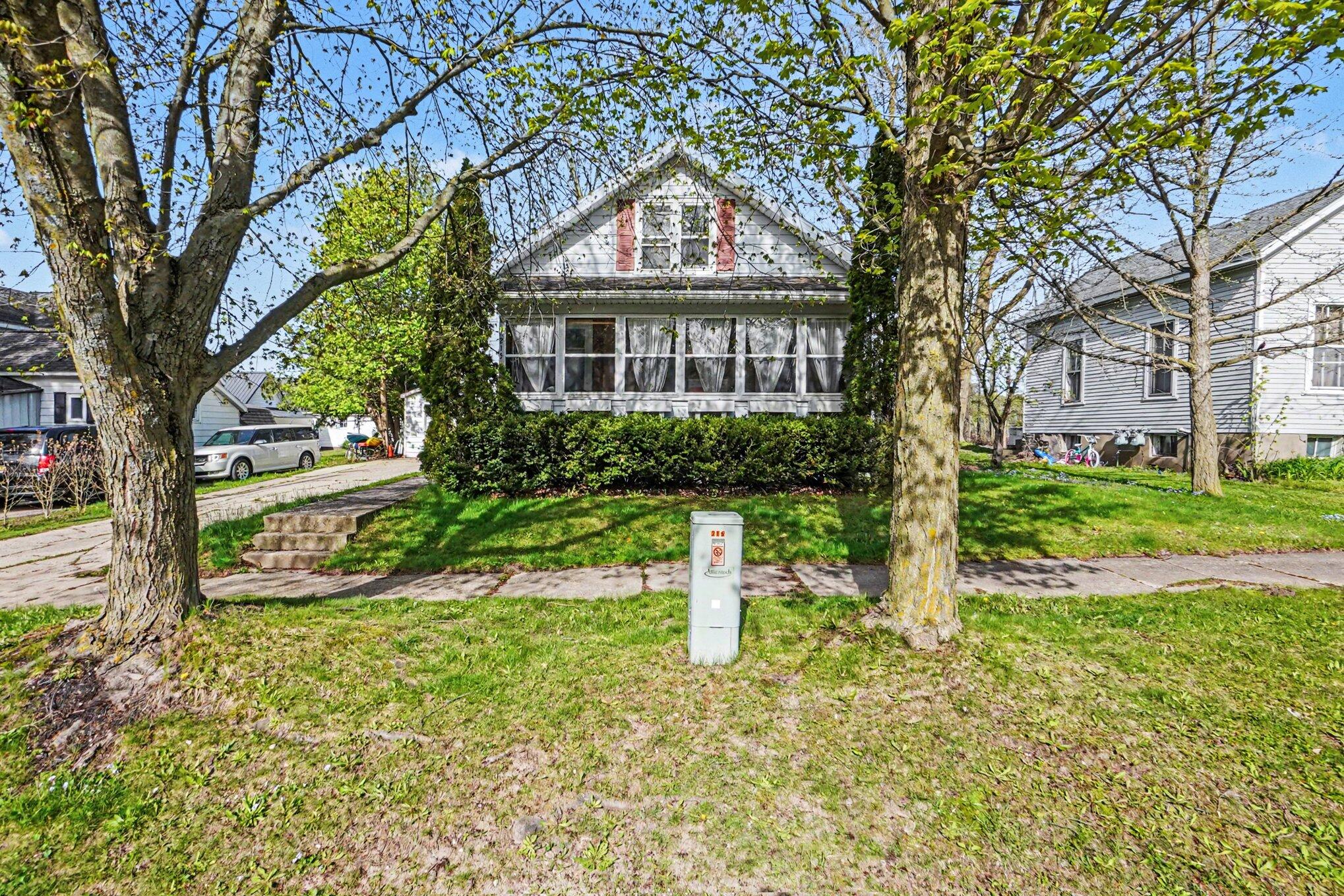 215 N Division Avenue