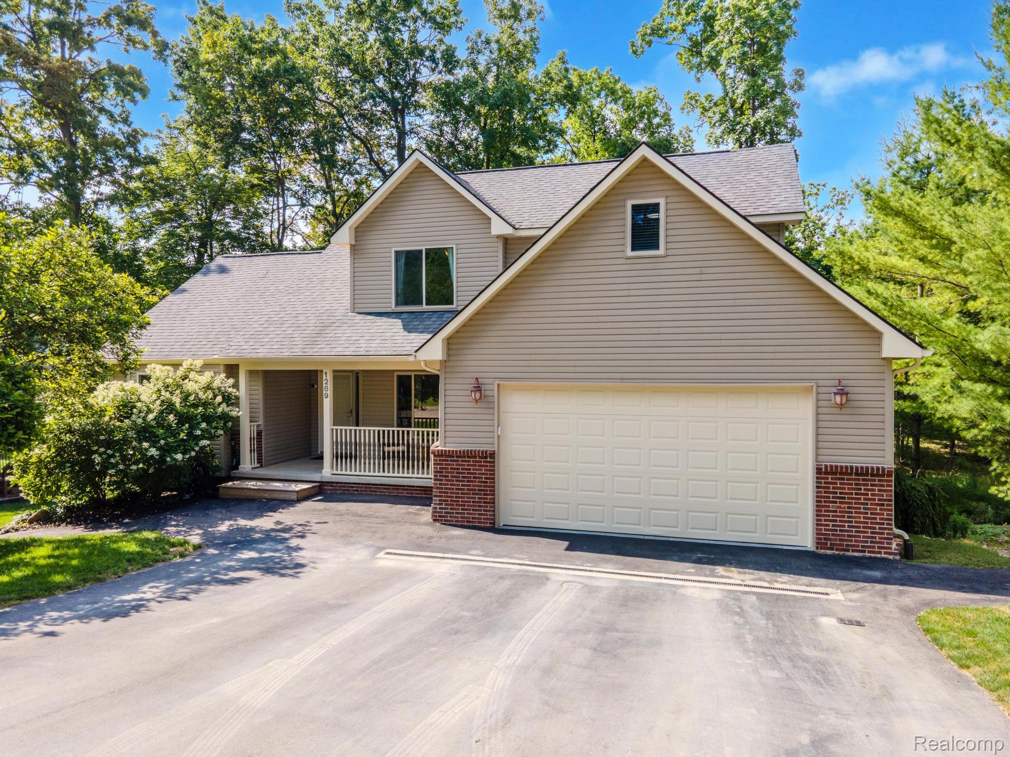 Orion Charter Township, Michigan 48362, United States, 4 Bedrooms Bedrooms, ,4 BathroomsBathrooms,Residential,Active,168222