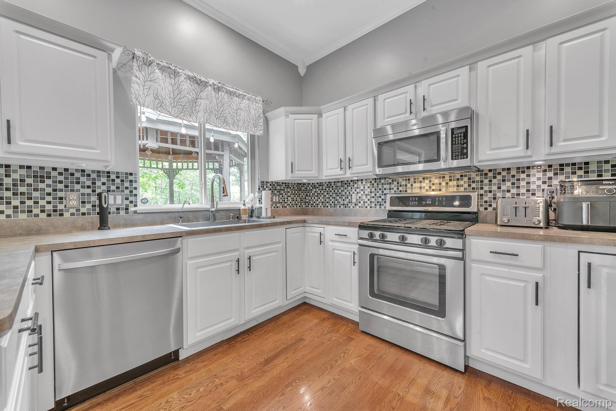 Orion Charter Township, Michigan 48362, United States, 4 Bedrooms Bedrooms, ,4 BathroomsBathrooms,Residential,Active,168222