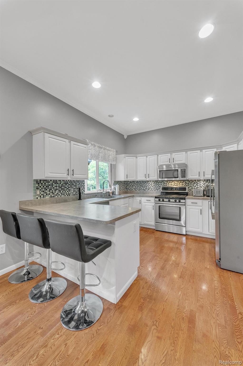 Orion Charter Township, Michigan 48362, United States, 4 Bedrooms Bedrooms, ,4 BathroomsBathrooms,Residential,Active,168222