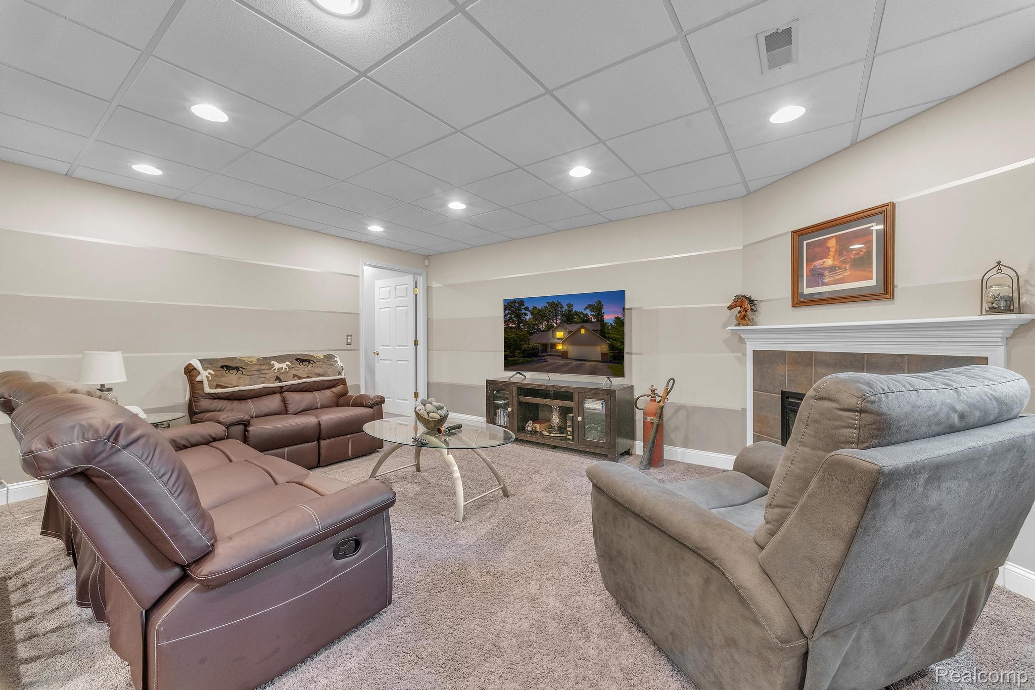 Orion Charter Township, Michigan 48362, United States, 4 Bedrooms Bedrooms, ,4 BathroomsBathrooms,Residential,Active,168222