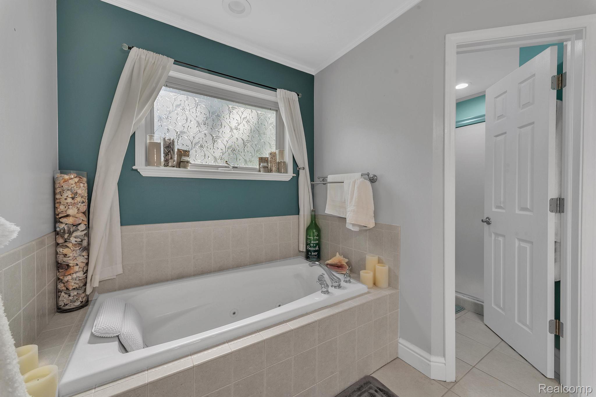 Orion Charter Township, Michigan 48362, United States, 4 Bedrooms Bedrooms, ,4 BathroomsBathrooms,Residential,Active,168222