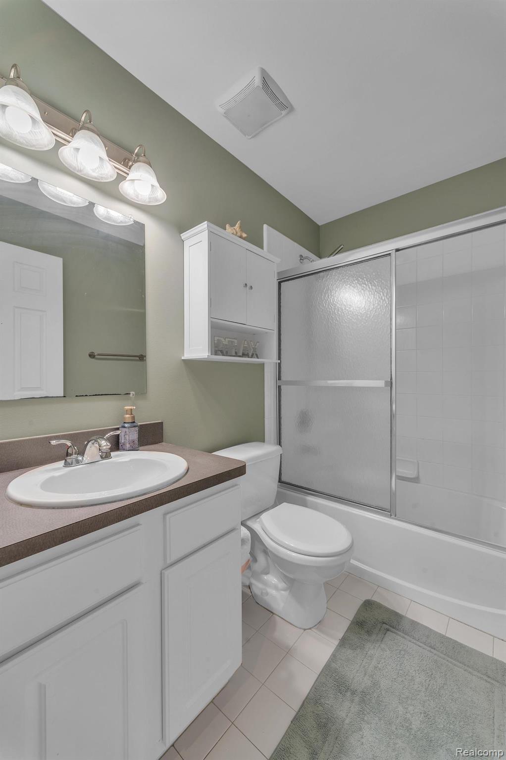 Orion Charter Township, Michigan 48362, United States, 4 Bedrooms Bedrooms, ,4 BathroomsBathrooms,Residential,Active,168222