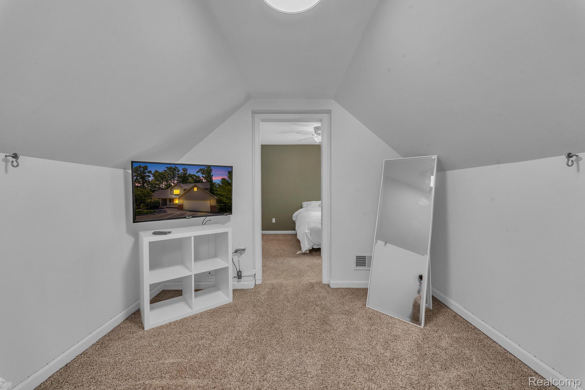 Orion Charter Township, Michigan 48362, United States, 4 Bedrooms Bedrooms, ,4 BathroomsBathrooms,Residential,Active,168222