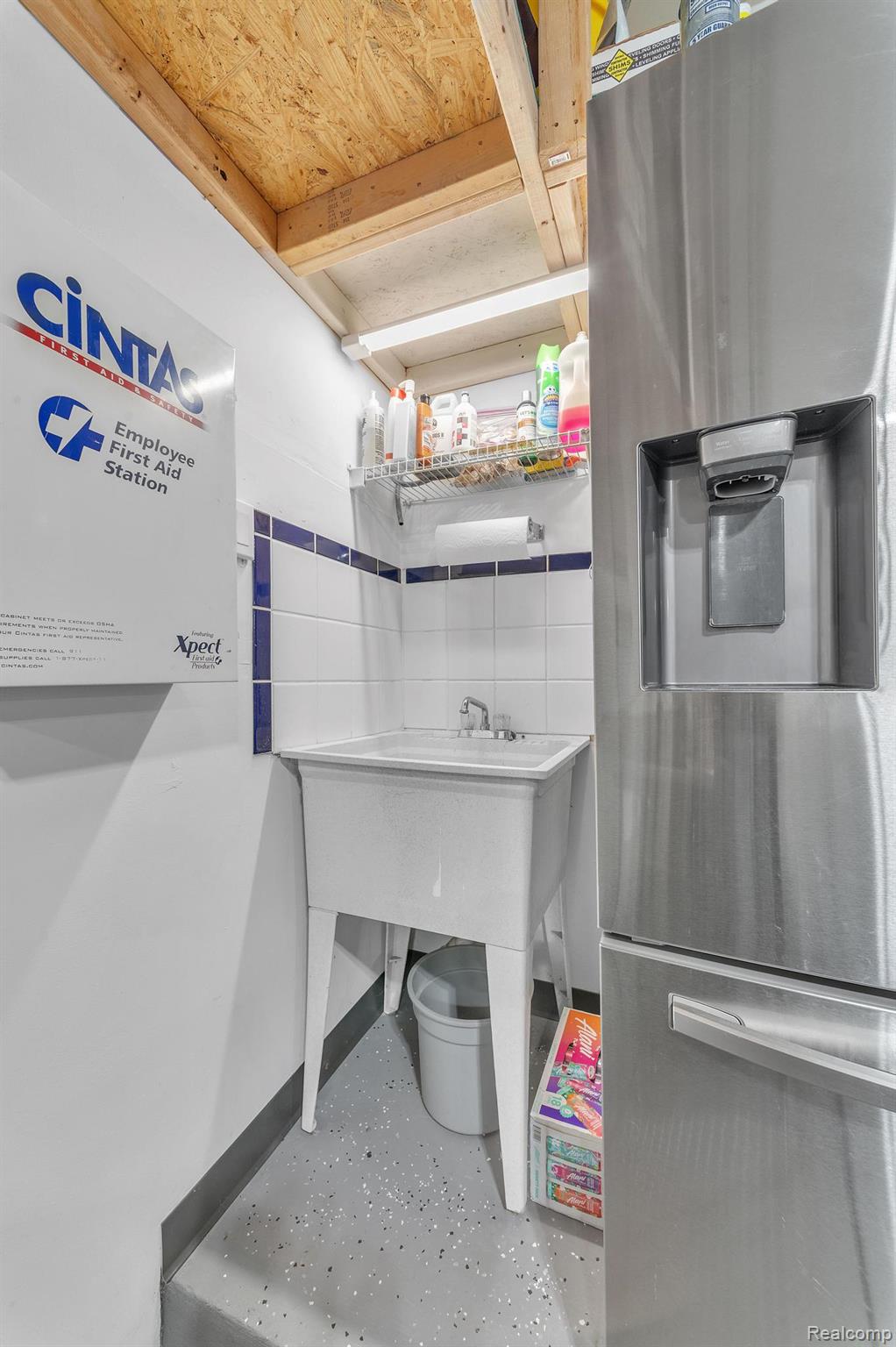 Orion Charter Township, Michigan 48362, United States, 4 Bedrooms Bedrooms, ,4 BathroomsBathrooms,Residential,Active,168222