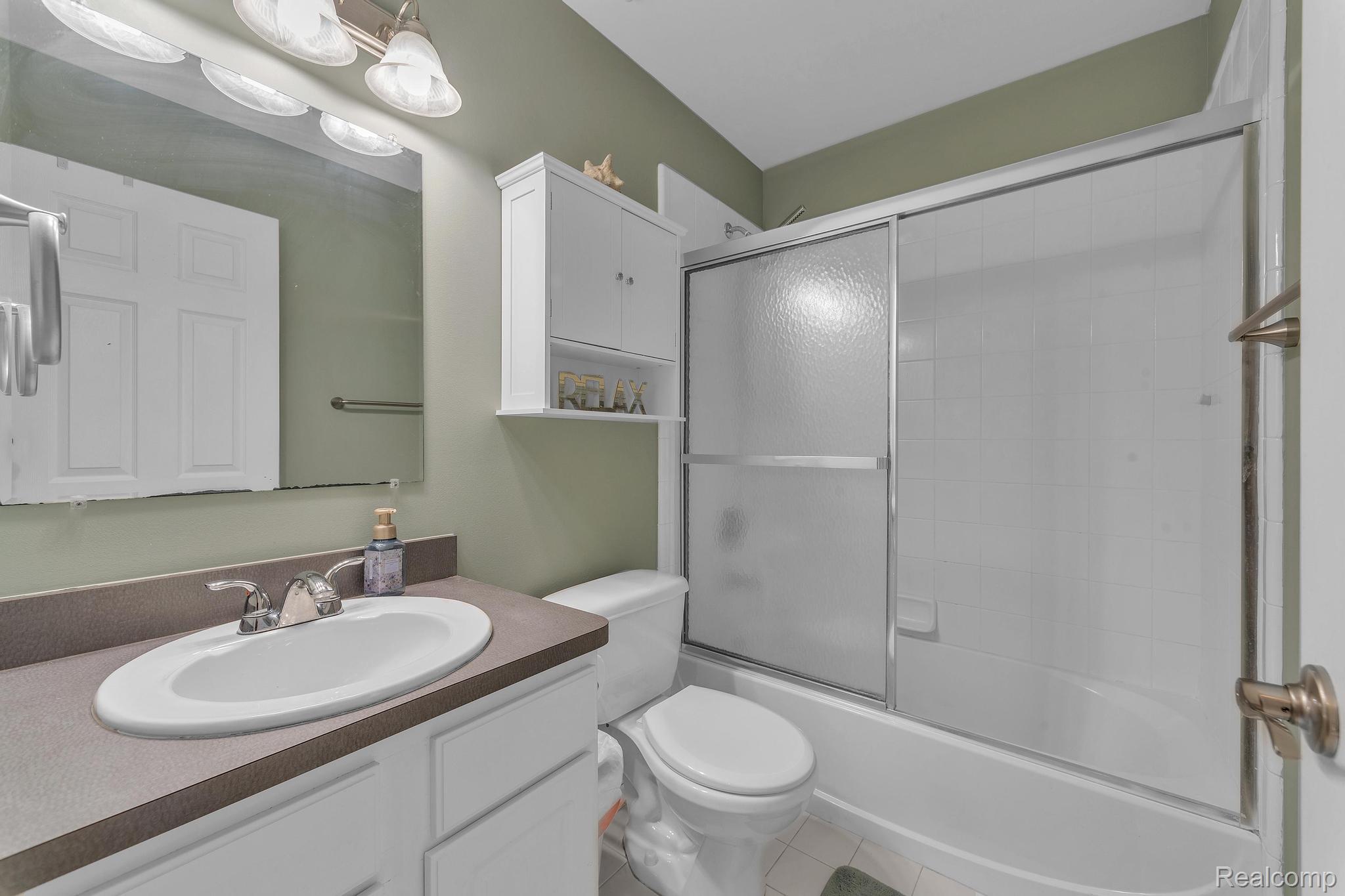 Orion Charter Township, Michigan 48362, United States, 4 Bedrooms Bedrooms, ,4 BathroomsBathrooms,Residential,Active,168222