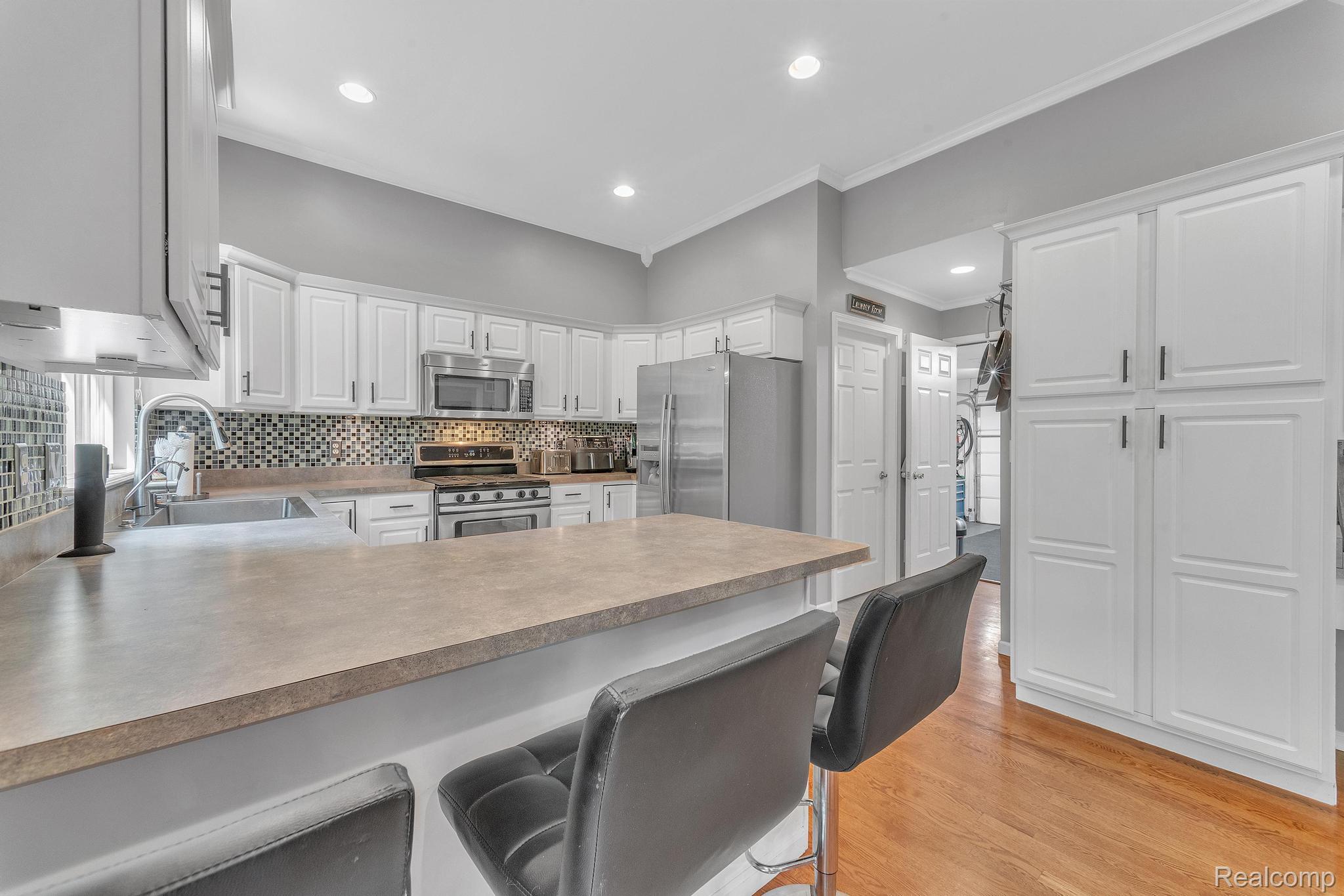 Orion Charter Township, Michigan 48362, United States, 4 Bedrooms Bedrooms, ,4 BathroomsBathrooms,Residential,Active,168222