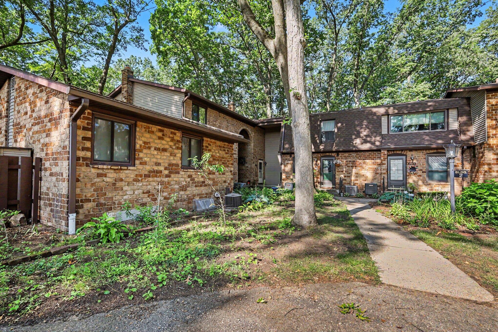 2579 Chatham Woods Drive SE