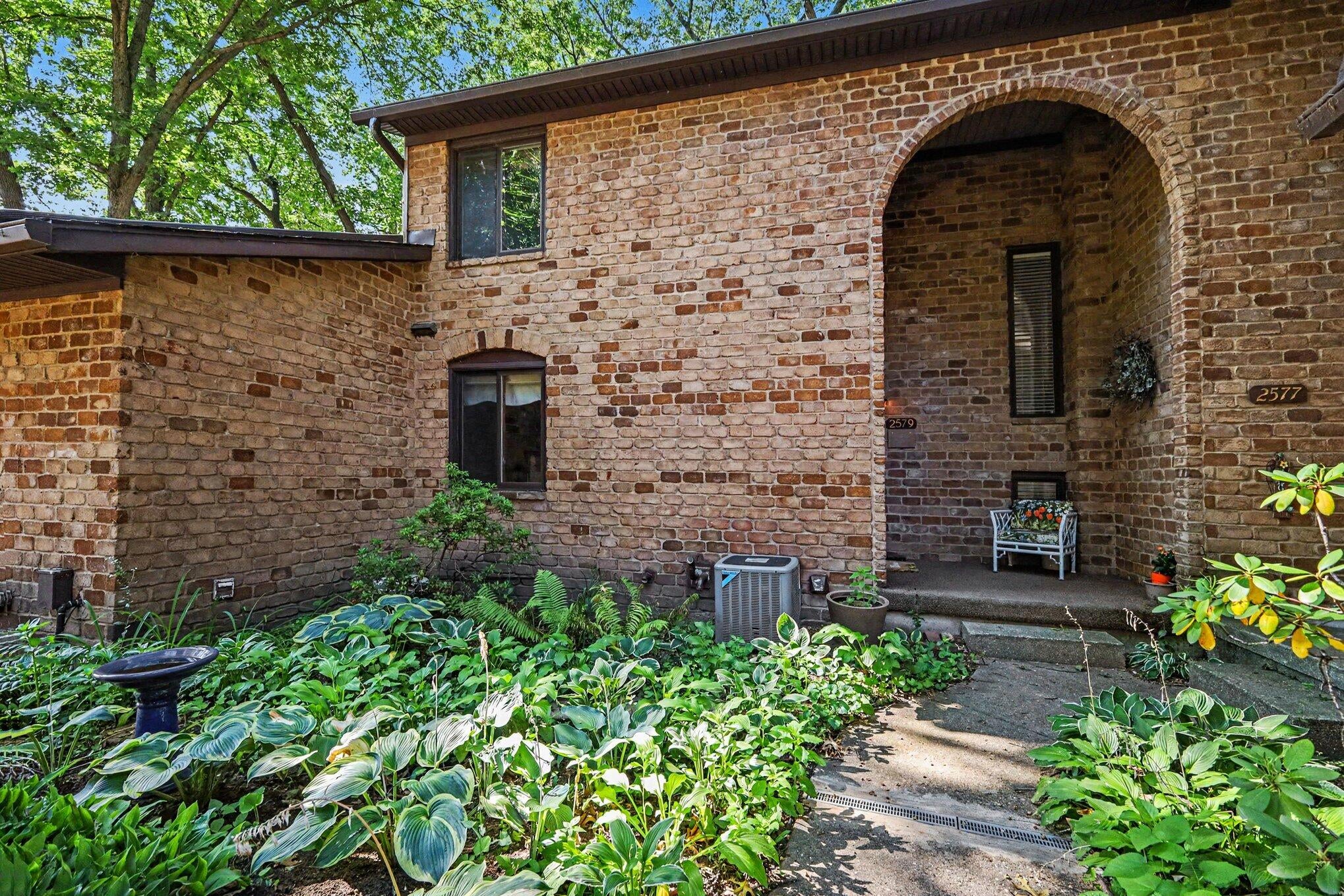 2579 Chatham Woods Drive SE