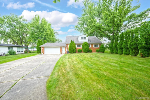 2080 N CHANNEL DR, HARSENS ISLAND, MI 48028 - Image ad1ee36268becb34e669d5abef11ff54/3692899530