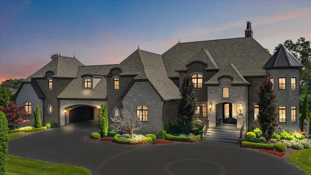 1988 Christenbury Court