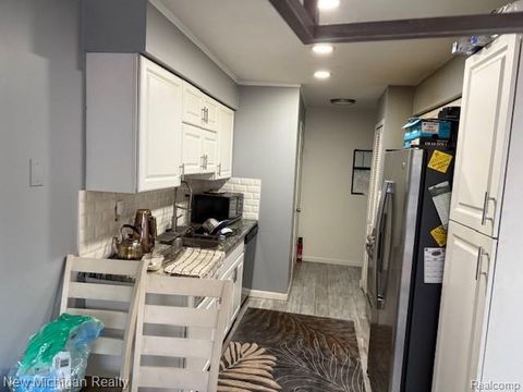 15332 Renshaw Drive 115 Clinton Charter Township MI 48038