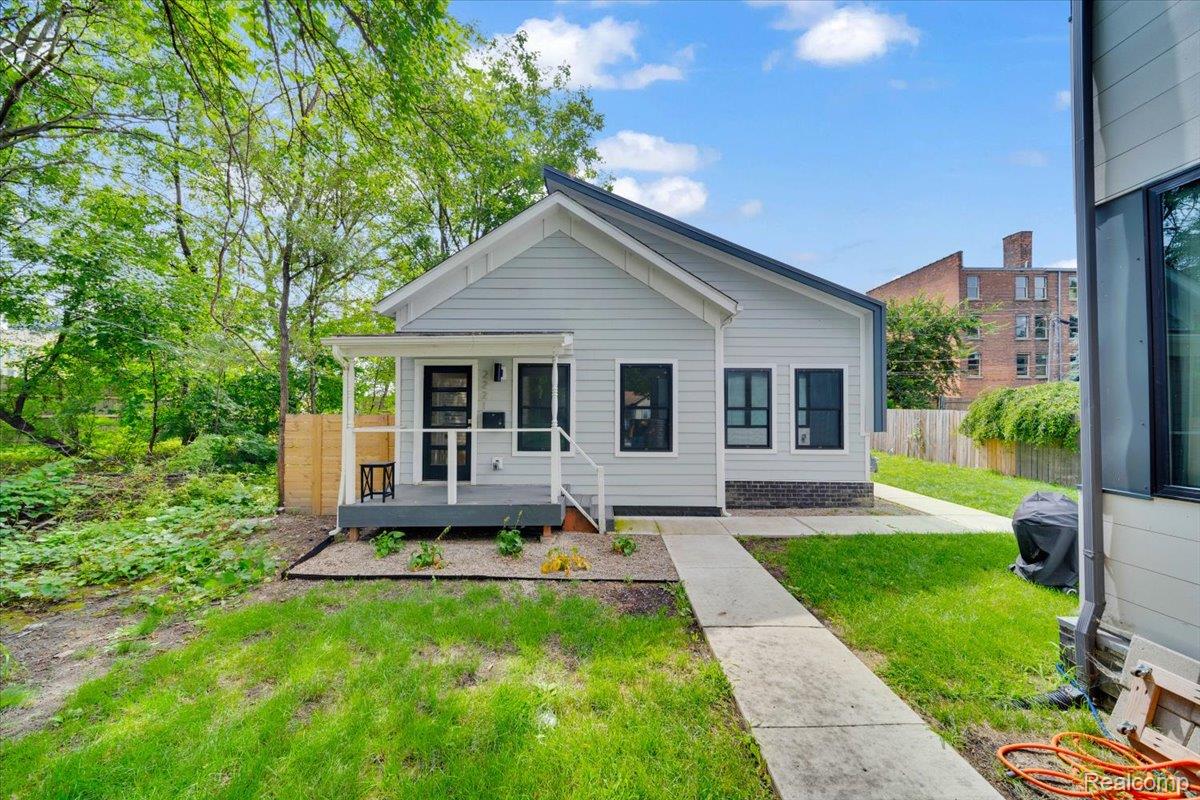 Detroit City, Michigan 48216, United States, 2 Bedrooms Bedrooms, ,2 BathroomsBathrooms,Residential,Pending,196171