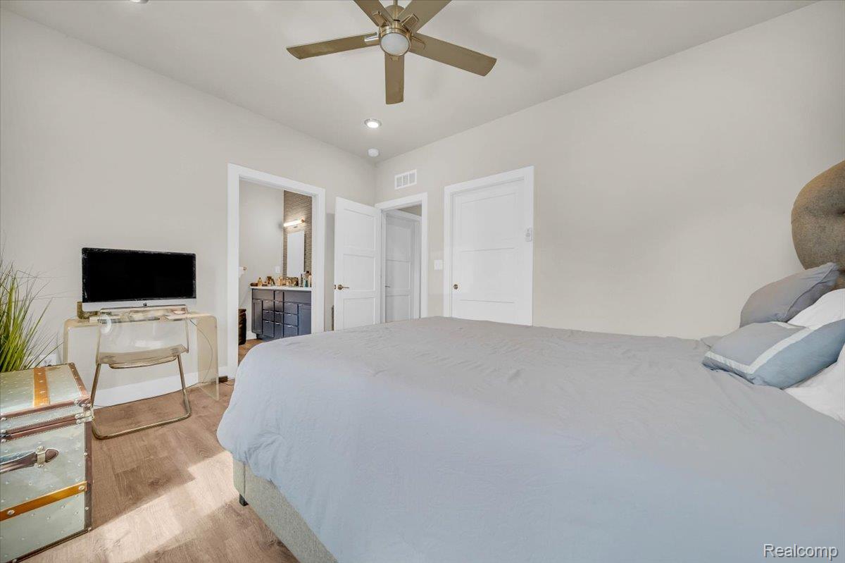 Detroit City, Michigan 48216, United States, 2 Bedrooms Bedrooms, ,2 BathroomsBathrooms,Residential,Pending,196171