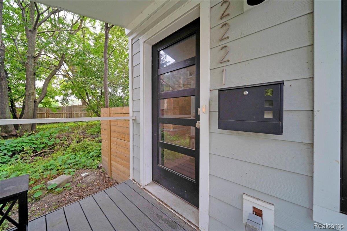 Detroit City, Michigan 48216, United States, 2 Bedrooms Bedrooms, ,2 BathroomsBathrooms,Residential,Pending,196171