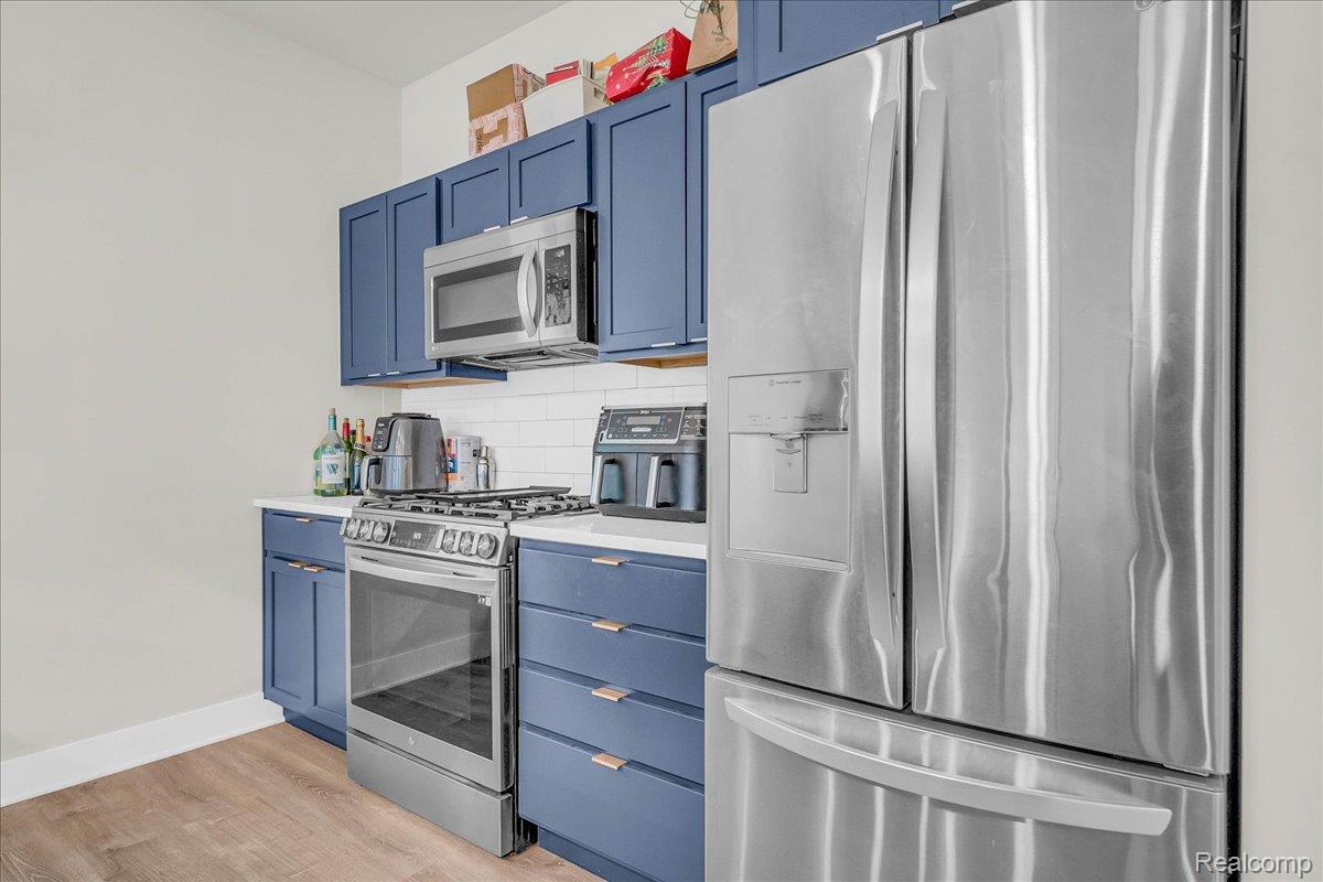 Detroit City, Michigan 48216, United States, 2 Bedrooms Bedrooms, ,2 BathroomsBathrooms,Residential,Pending,196171