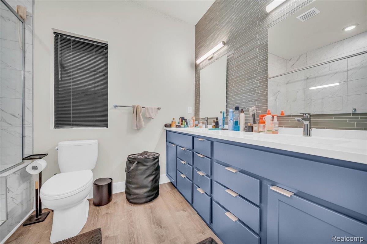 Detroit City, Michigan 48216, United States, 2 Bedrooms Bedrooms, ,2 BathroomsBathrooms,Residential,Pending,196171