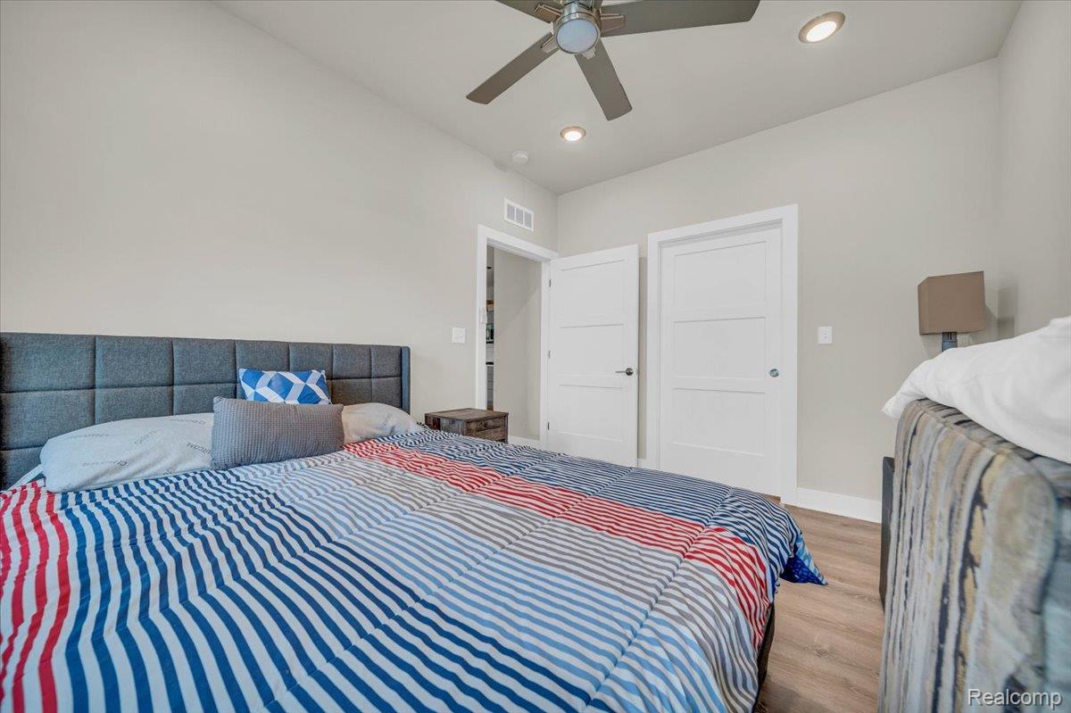 Detroit City, Michigan 48216, United States, 2 Bedrooms Bedrooms, ,2 BathroomsBathrooms,Residential,Pending,196171