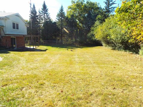 Tiny photo for 5008 Kings Gate Way Street, Bloomfield Charter Township, MI 48302 (MLS # 58050192194)