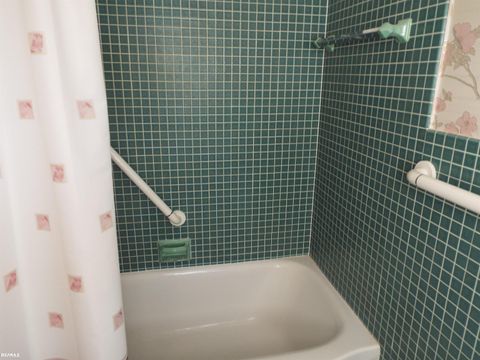 Tiny photo for 5008 Kings Gate Way Street, Bloomfield Charter Township, MI 48302 (MLS # 58050192194)