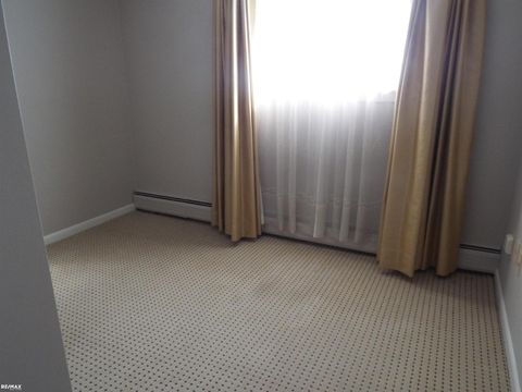 Tiny photo for 5008 Kings Gate Way Street, Bloomfield Charter Township, MI 48302 (MLS # 58050192194)