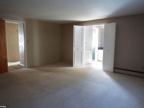 Tiny photo for 5008 Kings Gate Way Street, Bloomfield Charter Township, MI 48302 (MLS # 58050192194)