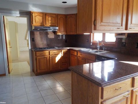 Tiny photo for 5008 Kings Gate Way Street, Bloomfield Charter Township, MI 48302 (MLS # 58050192194)