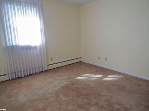 Tiny photo for 5008 Kings Gate Way Street, Bloomfield Charter Township, MI 48302 (MLS # 58050192194)