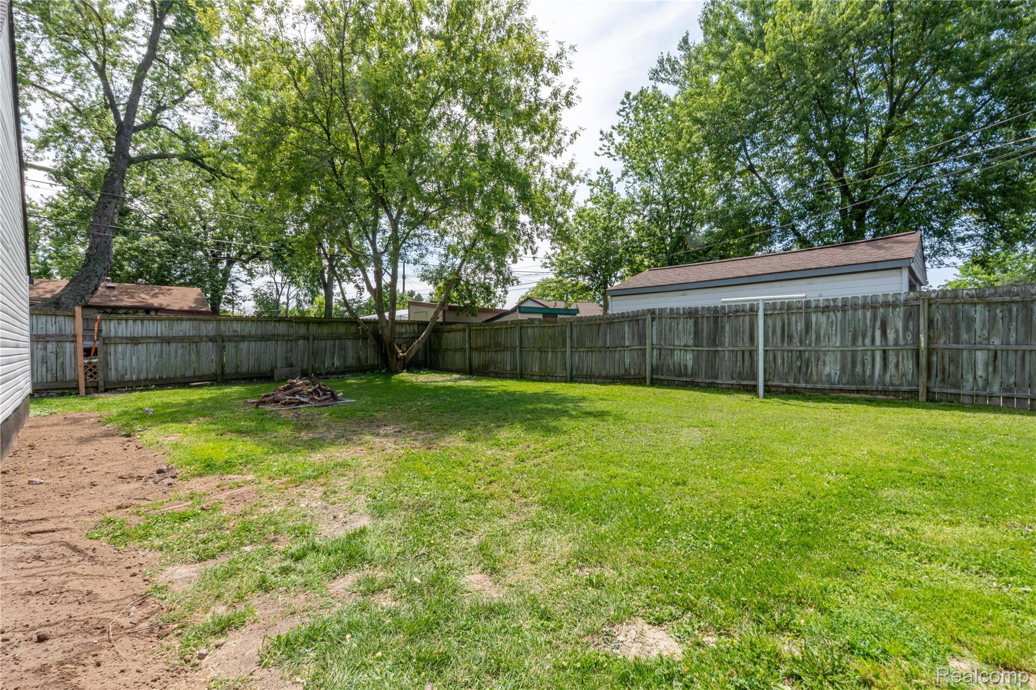 Roseville City, Michigan 48066, United States, 4 Bedrooms Bedrooms, ,2 BathroomsBathrooms,Residential,Pending,156332