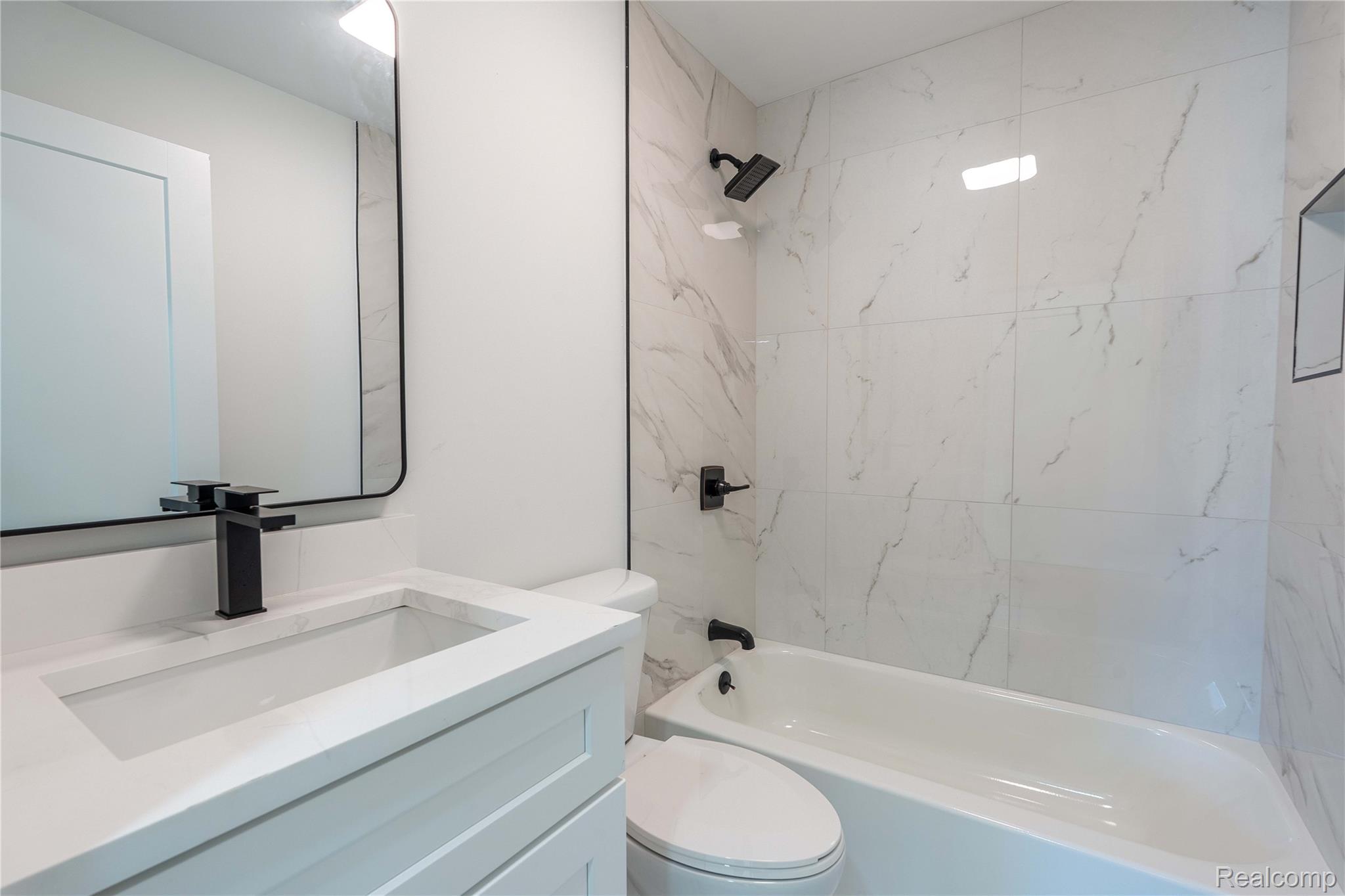 Roseville City, Michigan 48066, United States, 4 Bedrooms Bedrooms, ,2 BathroomsBathrooms,Residential,Pending,156332