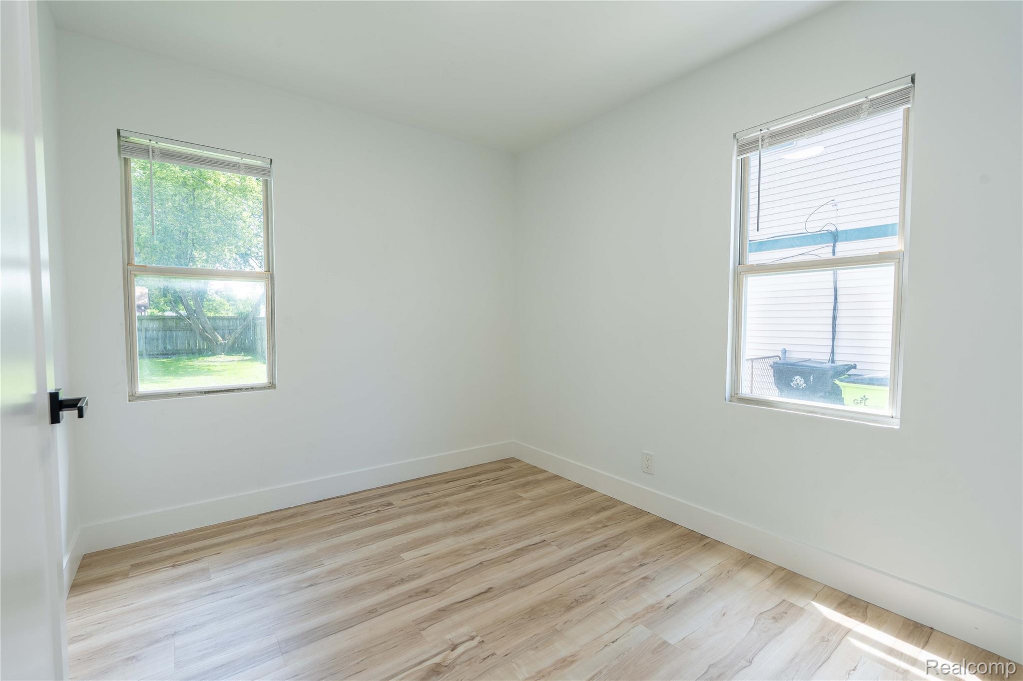 Roseville City, Michigan 48066, United States, 4 Bedrooms Bedrooms, ,2 BathroomsBathrooms,Residential,Pending,156332