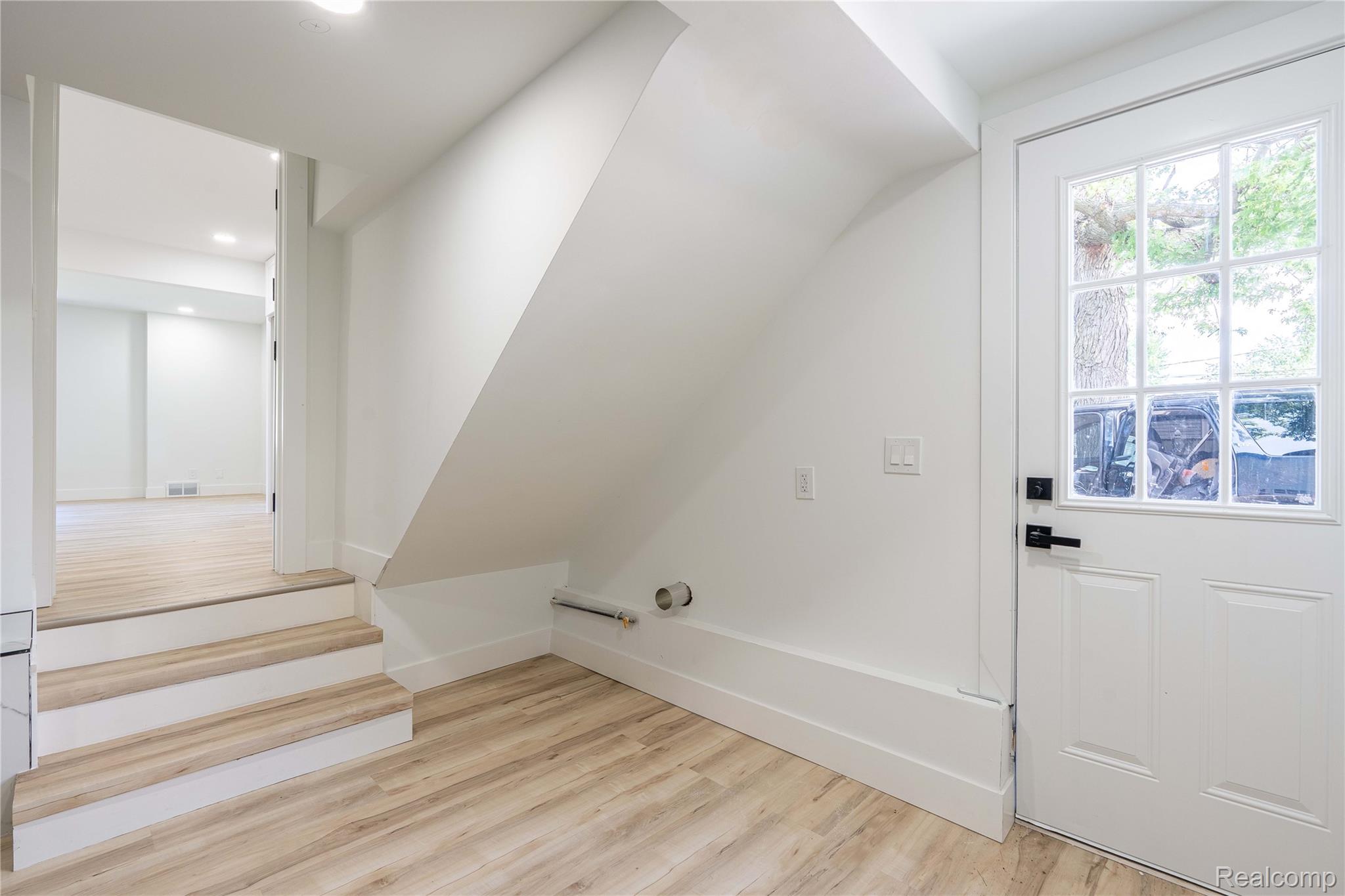 Roseville City, Michigan 48066, United States, 4 Bedrooms Bedrooms, ,2 BathroomsBathrooms,Residential,Pending,156332