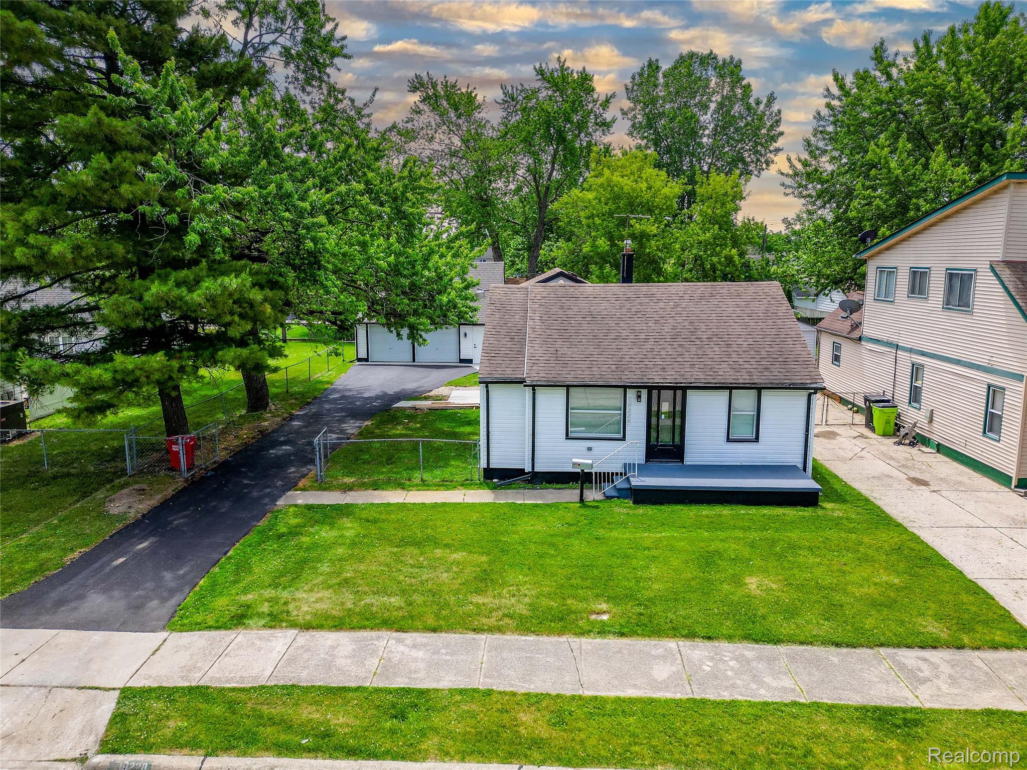 Roseville City, Michigan 48066, United States, 4 Bedrooms Bedrooms, ,2 BathroomsBathrooms,Residential,Pending,156332