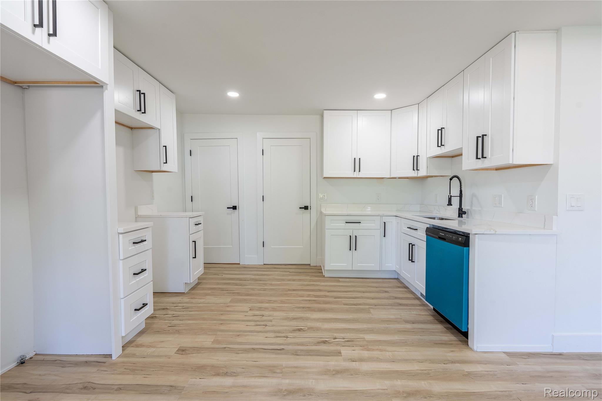 Roseville City, Michigan 48066, United States, 4 Bedrooms Bedrooms, ,2 BathroomsBathrooms,Residential,Pending,156332