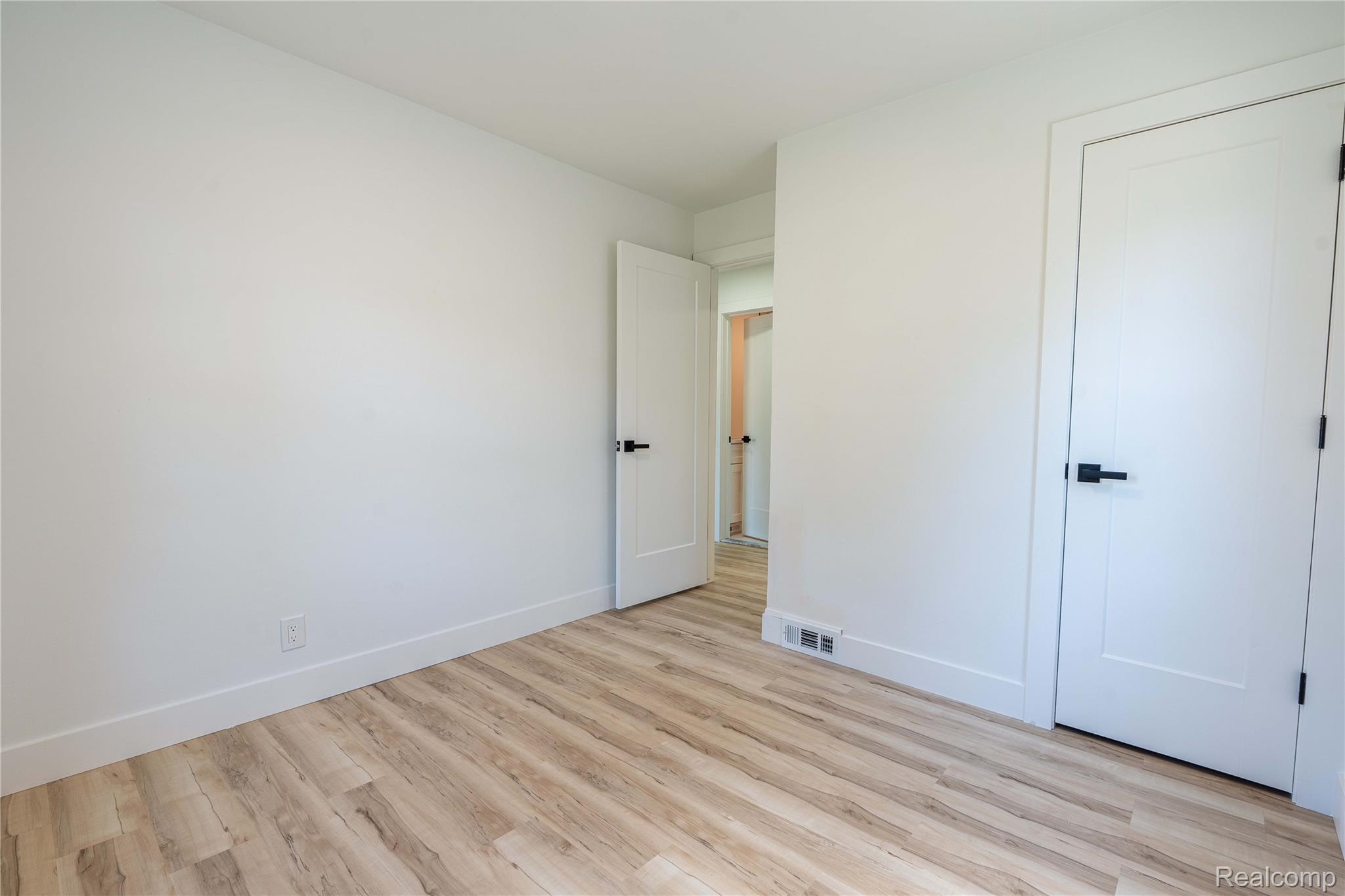 Roseville City, Michigan 48066, United States, 4 Bedrooms Bedrooms, ,2 BathroomsBathrooms,Residential,Pending,156332