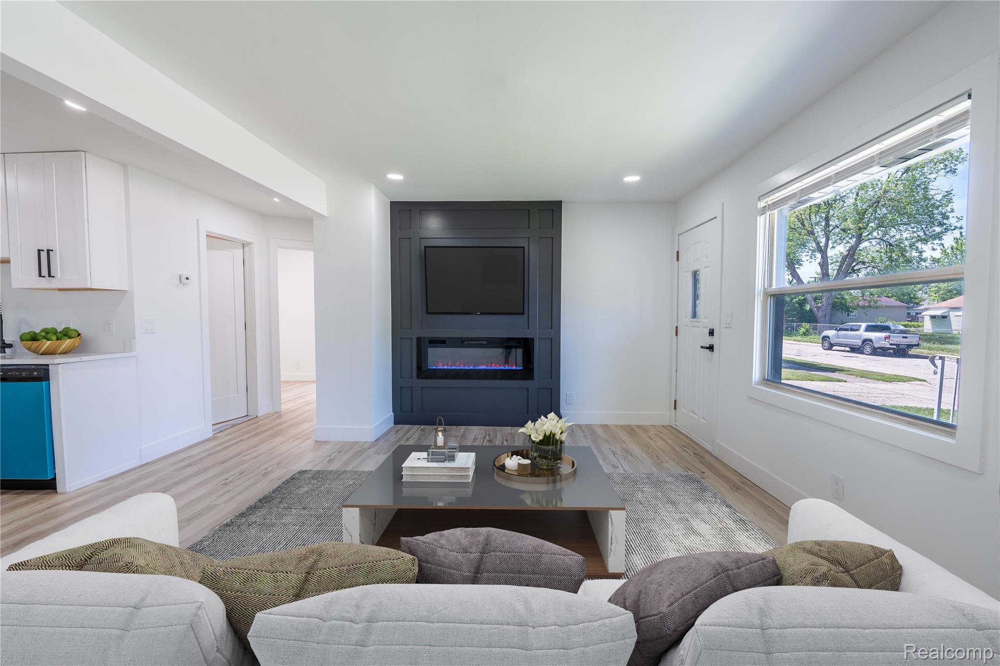 Roseville City, Michigan 48066, United States, 4 Bedrooms Bedrooms, ,2 BathroomsBathrooms,Residential,Pending,156332