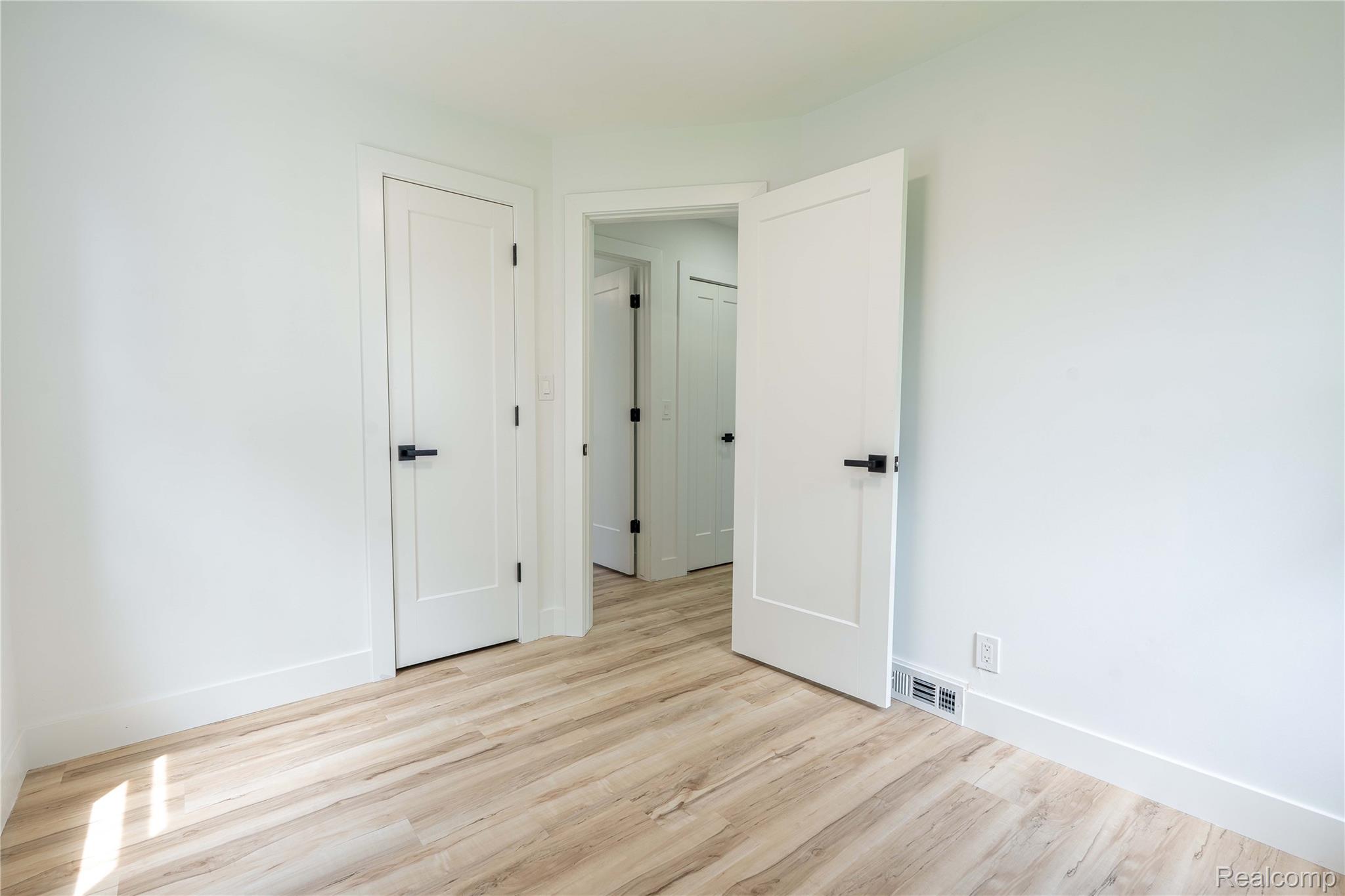 Roseville City, Michigan 48066, United States, 4 Bedrooms Bedrooms, ,2 BathroomsBathrooms,Residential,Pending,156332