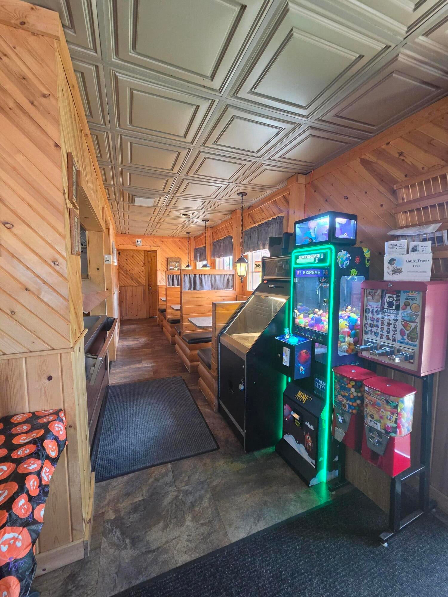 313 W 7th Street