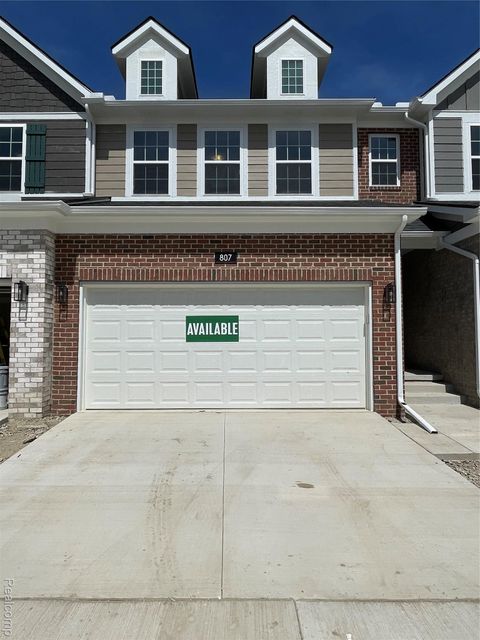 807 Balmoral Ln Troy City MI 48085