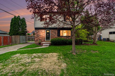 8732 Fremont Street Westland City MI 48185