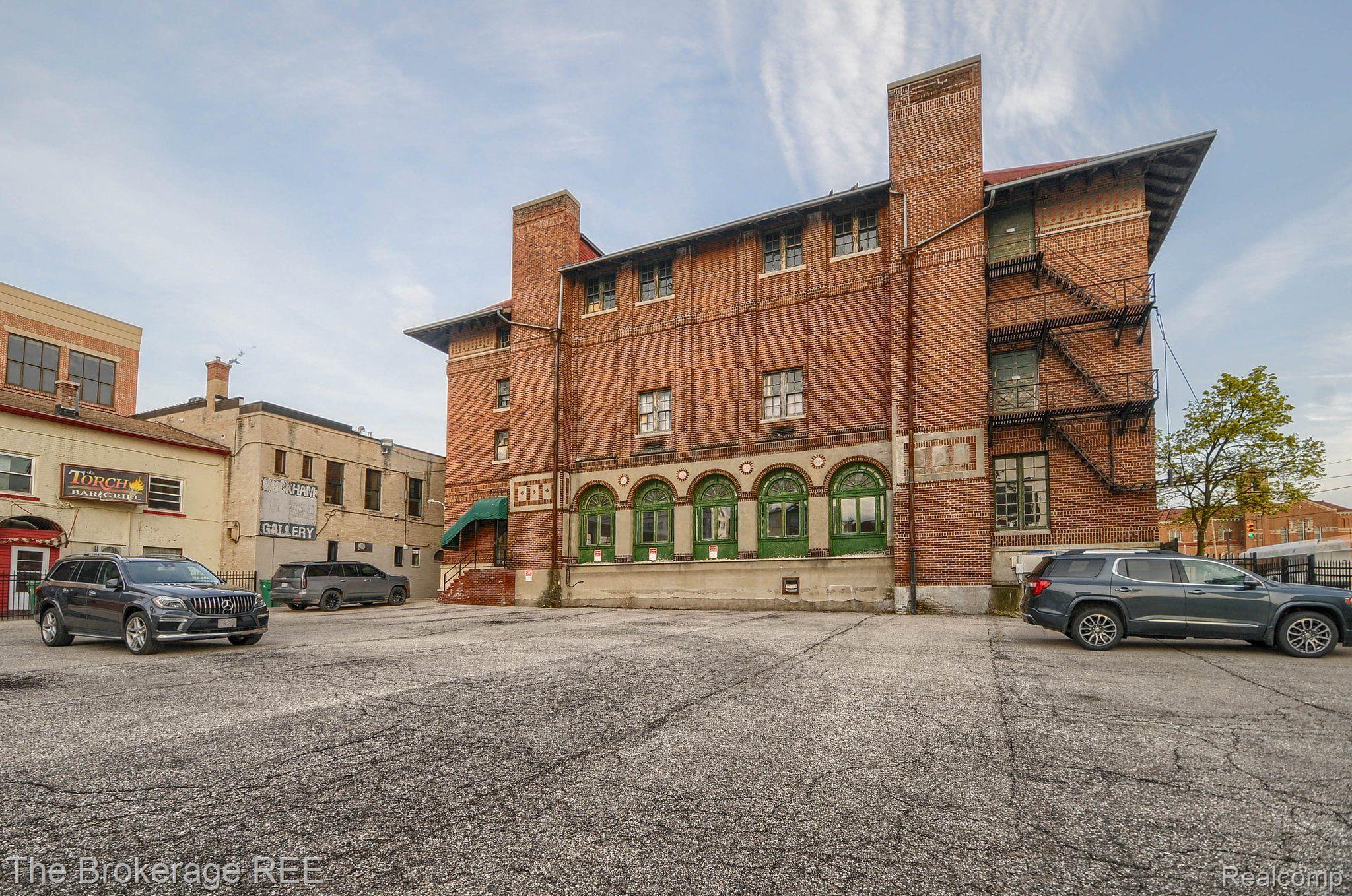 142 W 2ND Street